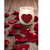   Liebe, Rosenblätter, Kerzenlicht