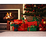   Weihnachten, Weihnachtsbaum, Geschenkestapel