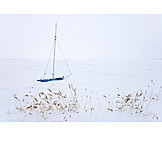   Isolation & Einsamkeit, Winter, Segelboot