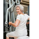   Seniorin, Sport & fitness, Krafttraining, Rückenübung