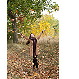   Junge Frau, Herbst, Lebensfreude, Herbstspaziergang