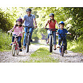   Freizeit, Radfahren, Familienausflug